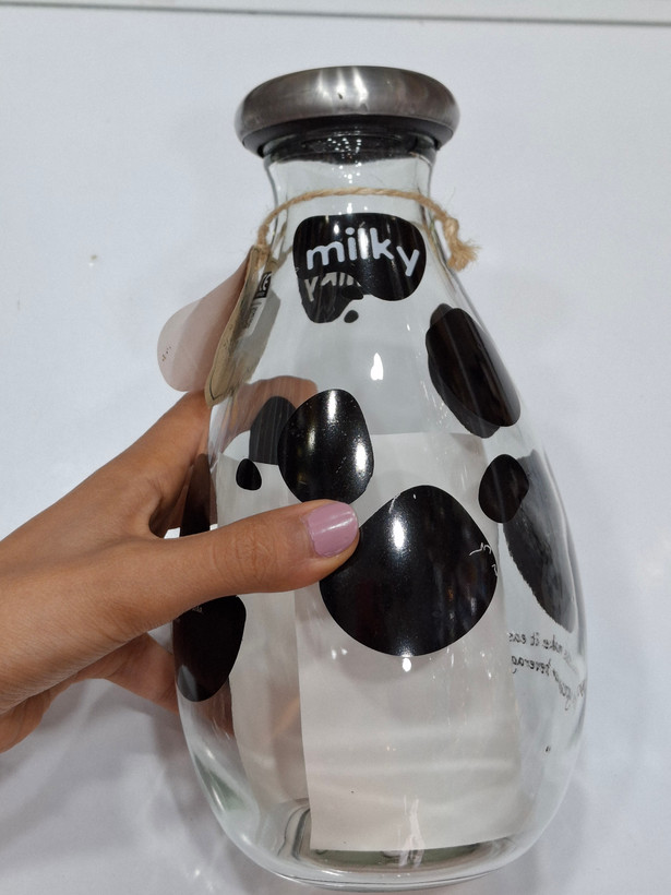 بطری شیشهای طرح گاوی Milky | بطری شیر و نوشیدنی دربدار