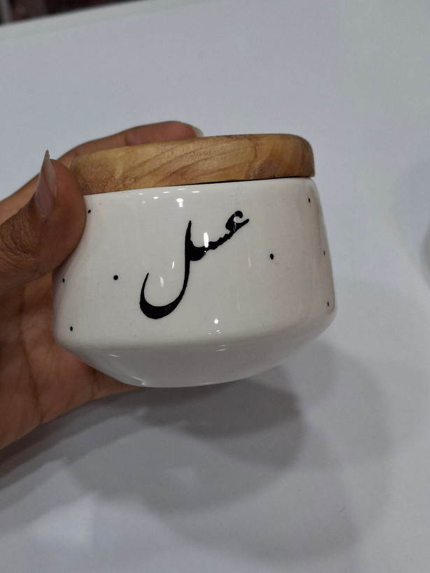 بانکه ادویه سرامیکی درب چوبی با جای قاشق | نوشته فارسی