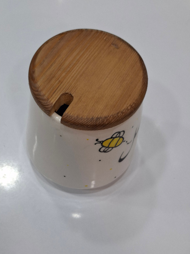 عسلی خوری سرامیکی با درب چوبی و جای قاشق