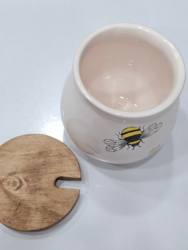 عسل خوری سرامیکی با درب چوبی و جای قاشق