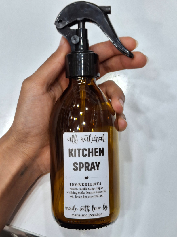 اسپری روغن شیشهای قهوهای شفاف مدل Kitchen Spray