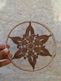 ماندالا مکرومه دیواری ۱۵ سانتی با حاشیه کنفی