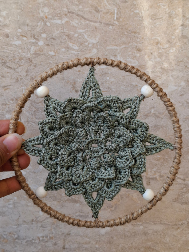 ماندالا مکرومه دیواری ۱۵ سانتی با حاشیه کنفی