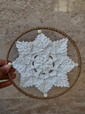 ماندالا مکرومه دیواری ۱۸ سانتی با حاشیه کنفی