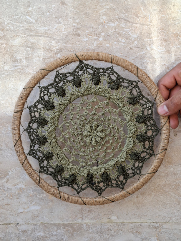 ماندالا مکرومه دیواری ۲۵ سانتی با حاشیه کنفی