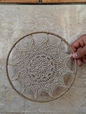 ماندالا مکرومه دیواری ۲۵ سانتی با حاشیه کنفی