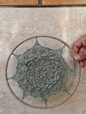 ماندالا مکرومه دیواری ۲۵ سانتی با حاشیه کنفی