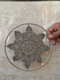 ماندالا مکرومه دیواری ۲۵ سانتی با حاشیه کنفی