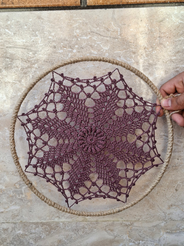 ماندالا مکرومه دیواری ۳۰ سانتی با حاشیه کنفی