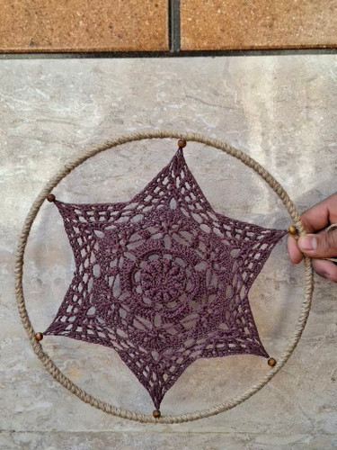 ماندالا مکرومه دیواری ۳۰ سانتی با حاشیه کنفی