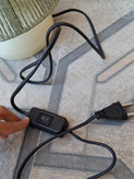 آباژور رومیزی سبز سدری با کلاهک رافیا کاغذی بافتهشده ارتفاع ۲۳ سانتیمتر