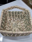 سبد حصیری مربع دستهدار