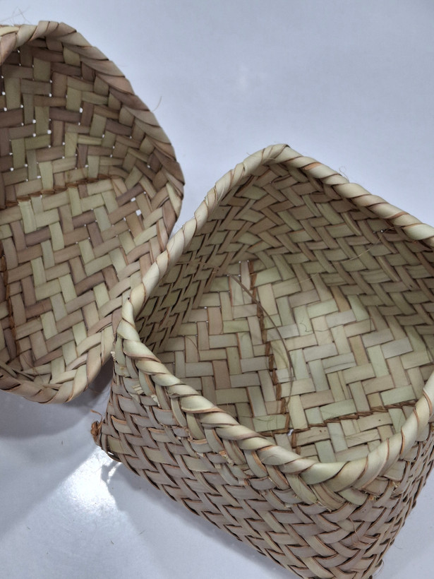 سبد حصیری مکعبی دربدار کوچک