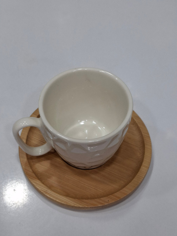 کاپ قهوهخوری چینی با زیره چوب بامبو