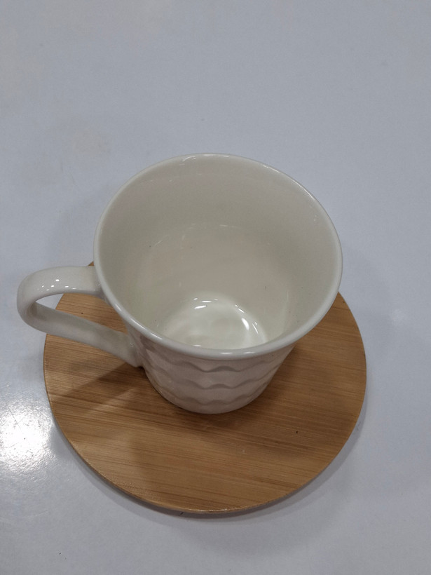 کاپ قهوهخوری چینی با زیره چوب بامبو