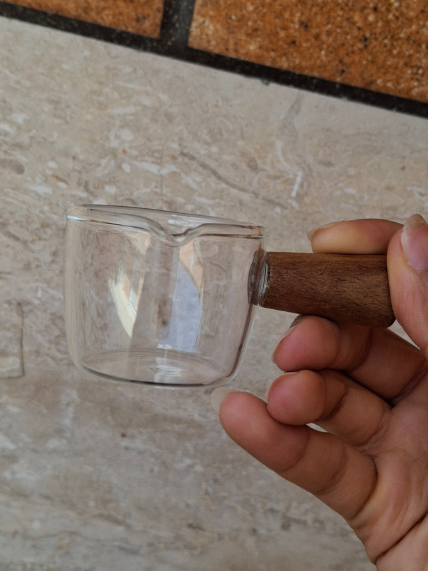 سسخوری کوچک پیرکس با دسته چوبی